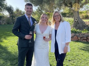 Photo of a heartfelt review for Kellie Hardie, The Algarve Celebrant, praising her for creating a personalised and memorable wedding ceremony.